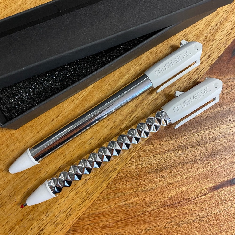 Gel pen! Refillable :)
